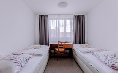 Dvojlůžkový pokoj s oddělenými postelemi